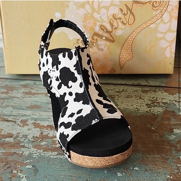 New Very G Justice Black Cow
Print Wedge. Size 6 - Picture 2 of 5